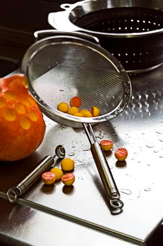 Rösle Stainless Steel Round Handle Kitchen Strainer, Coarse Mesh - Image 3