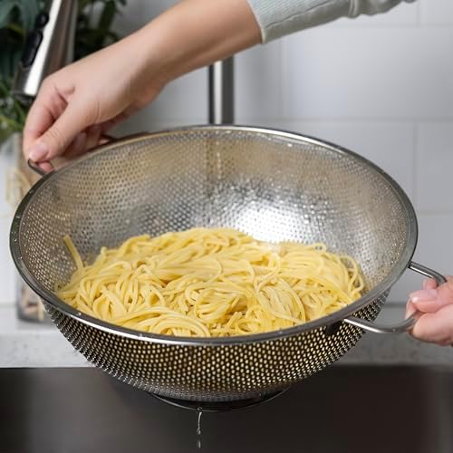 Fox Run Stainless Steel Colander, Large 5 Quart Pasta Strainer - Image 5